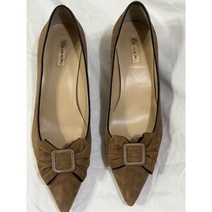 TAHARI  TA-Morgan Toast & Black‎ W/Bow Size 7M Heel Pointed Toe Slip On